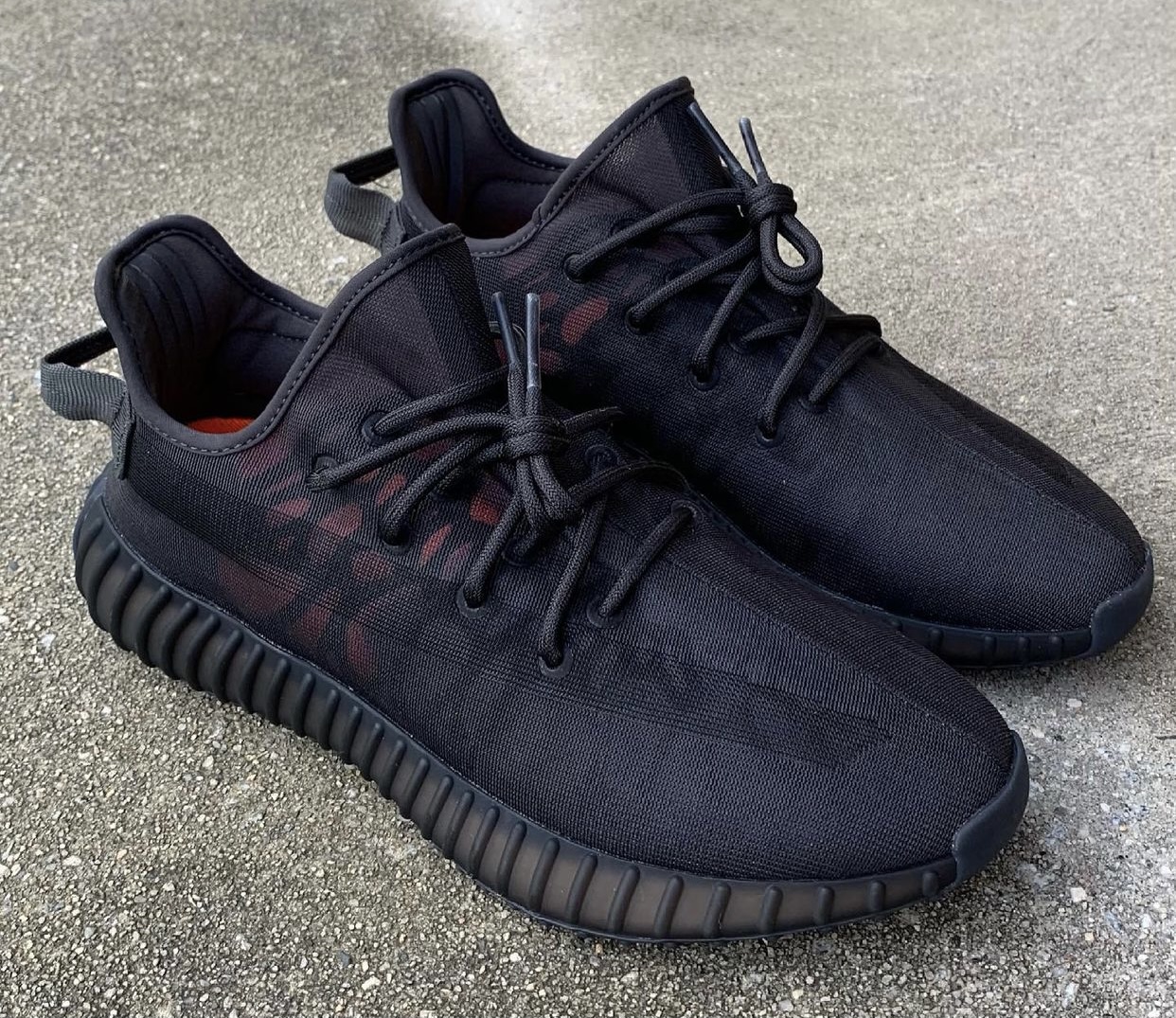 yeezy 350 v2 cinder black