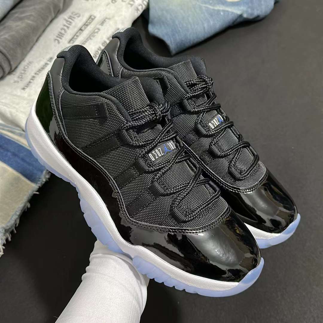 【5/11】エアジョーダン11 Low “スペースジャム” / Air Jordan 11 Low “Space Jam” FV5104